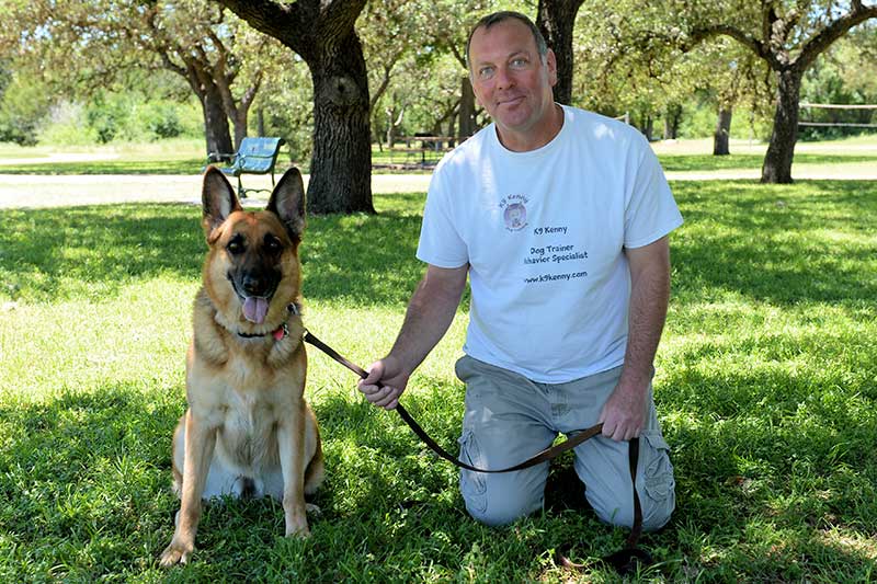 K9 Kenny dog training and behavior modification - Kenny sitting with a German Shepherd who is behaving.